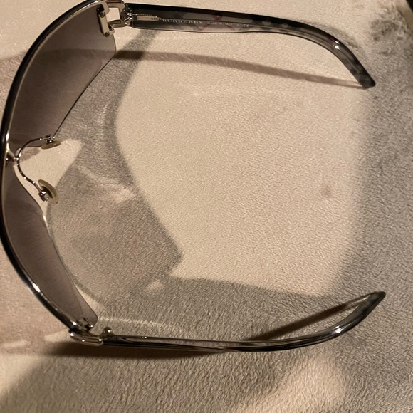 Burberry Sunglasses - Picture 4 of 5